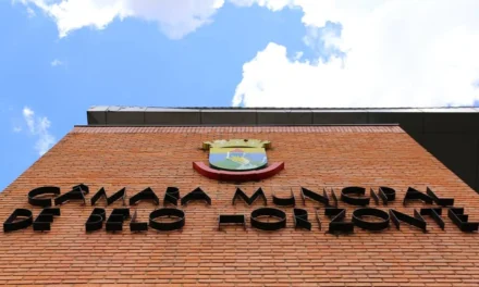 Projeto que autoriza segurança armada em escolas de BH avança na Câmara Municipal