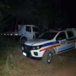 PM apreende caminhão utilizado em furto de trilhos de trem em Formiga