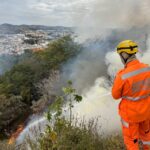 Incêndio em vegetação ameaça casas no bairro São Benedito, em Campo Belo
