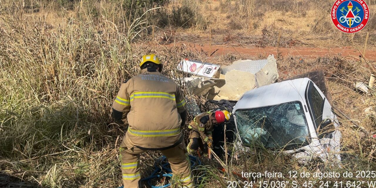Capotamento na MG-050 deixa um ferido em Formiga