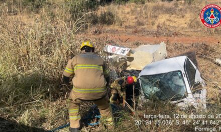 Capotamento na MG-050 deixa um ferido em Formiga