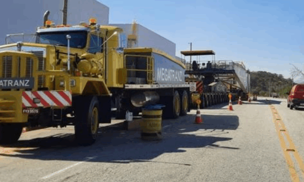 Operação especial transporta transformador de 594 toneladas pela BR-040
