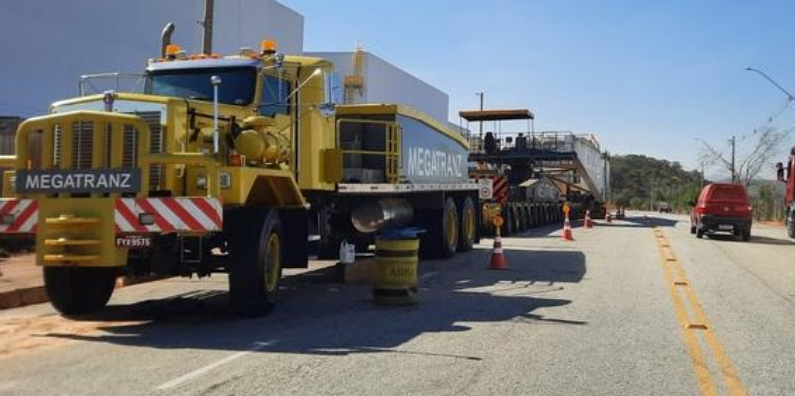 Operação especial transporta transformador de 594 toneladas pela BR-040