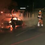 Carro foi consumido por incêndio, em Campo Belo
