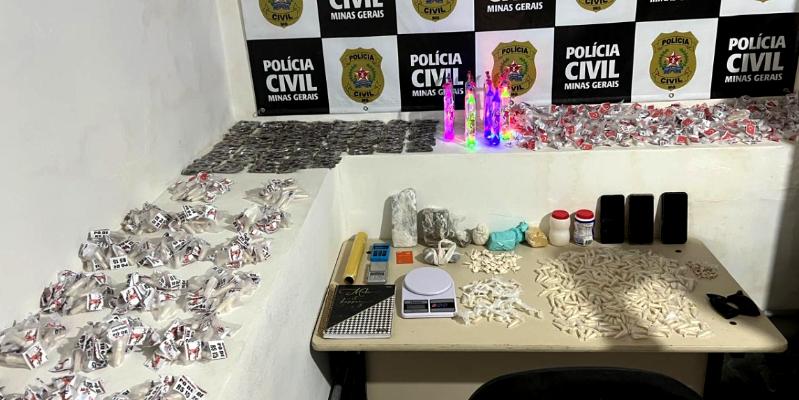 Dupla é presa com mais de mil pinos de cocaína em operação contra o tráfico em Além Paraíba
