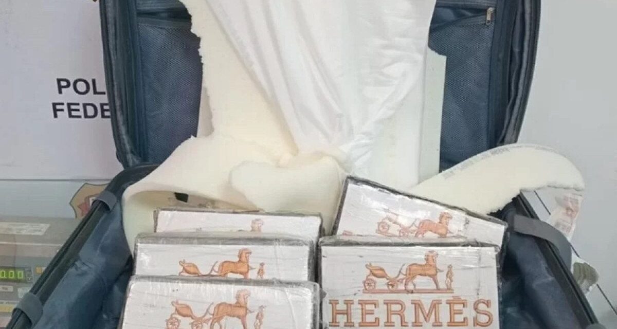 Jovem é preso no Galeão com quase 6 kg de cocaína escondidos em um travesseiro