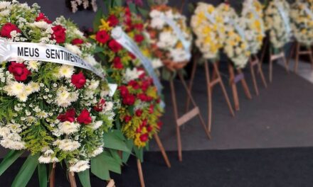 Cliente denuncia deboche em floricultura ao tentar parcelar coroa de flores em Campo Grande