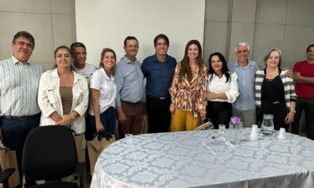 Secretário de Estado de Saúde acompanhado de outras autoridades visita Santa Casa de Formiga