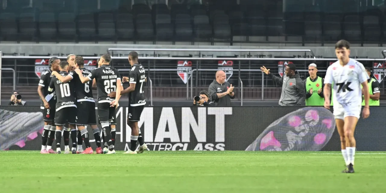 Vasco aplica goleada histórica no Santos e deixa zona de rebaixamento no Brasileirão