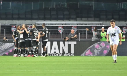 Vasco aplica goleada histórica no Santos e deixa zona de rebaixamento no Brasileirão
