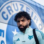 Gabigol completa 29 anos e recebe homenagem do pai nas redes sociais