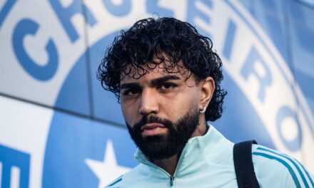 Gabigol completa 29 anos e recebe homenagem do pai nas redes sociais