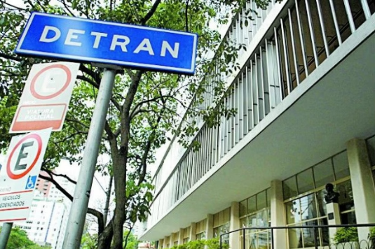 Policiais e despachantes são condenados por esquema criminoso no Detran de Minas