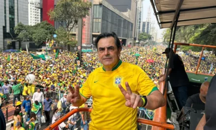 Domingos Sávio visita Bolsonaro e afirma que ex-presidente está “firme” apesar da saúde debilitada