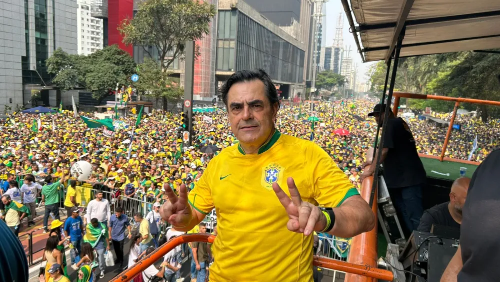 Domingos Sávio visita Bolsonaro e afirma que ex-presidente está “firme” apesar da saúde debilitada