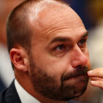 Cresce pressão entre deputados pela cassação de Eduardo Bolsonaro