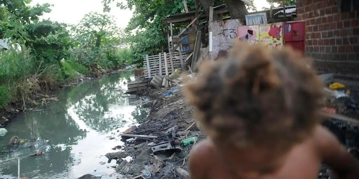 De cada 10 residências no país, 3 não têm esgoto ligado à rede geral