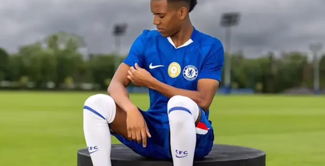 Chelsea anuncia Estêvão como novo reforço com contrato até 2033