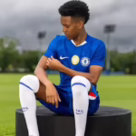 Chelsea anuncia Estêvão como novo reforço com contrato até 2033
