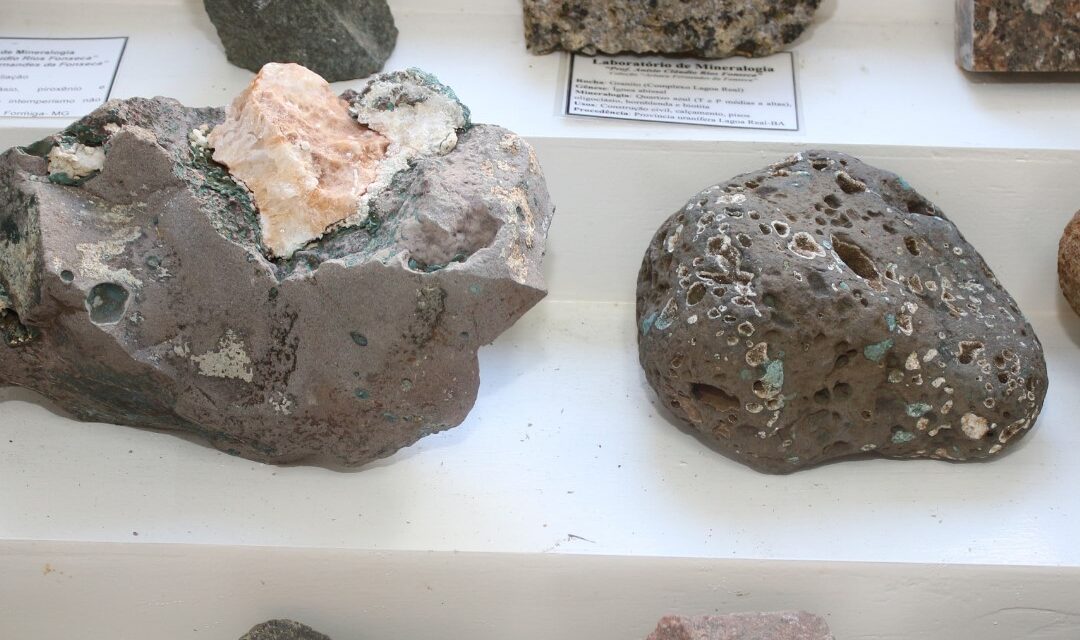 UNIFOR-MG abre exposição sobre o valor estratégico dos elementos terras raras
