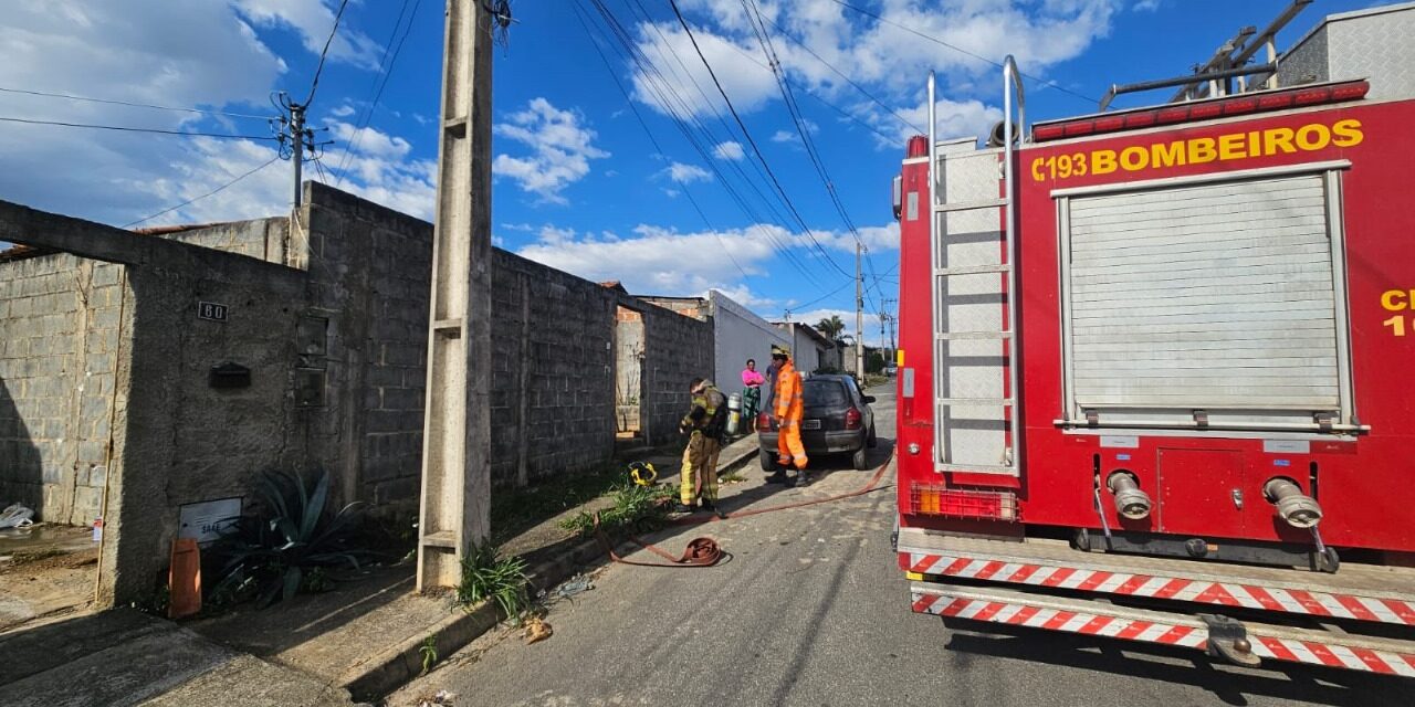 Incêndio em residência mobiliza Bombeiros e Polícia Militar no bairro Geraldo Veloso, em Formiga