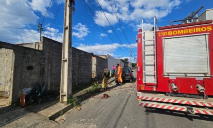 Incêndio em residência mobiliza Bombeiros e Polícia Militar no bairro Geraldo Veloso, em Formiga