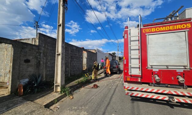 Incêndio em residência mobiliza Bombeiros e Polícia Militar no bairro Geraldo Veloso, em Formiga