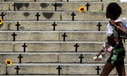 Feminicídios com arma de fogo crescem 45% no Brasil em 2025