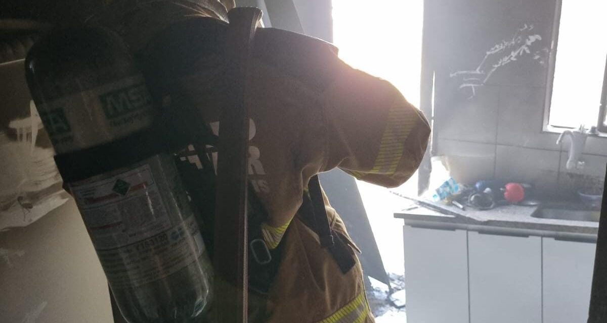 Curto-circuito em máquina de lavar provoca incêndio em residência, em Formiga