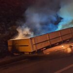 Fogo consome semirreboque na Fernão Dias; ninguém se fere