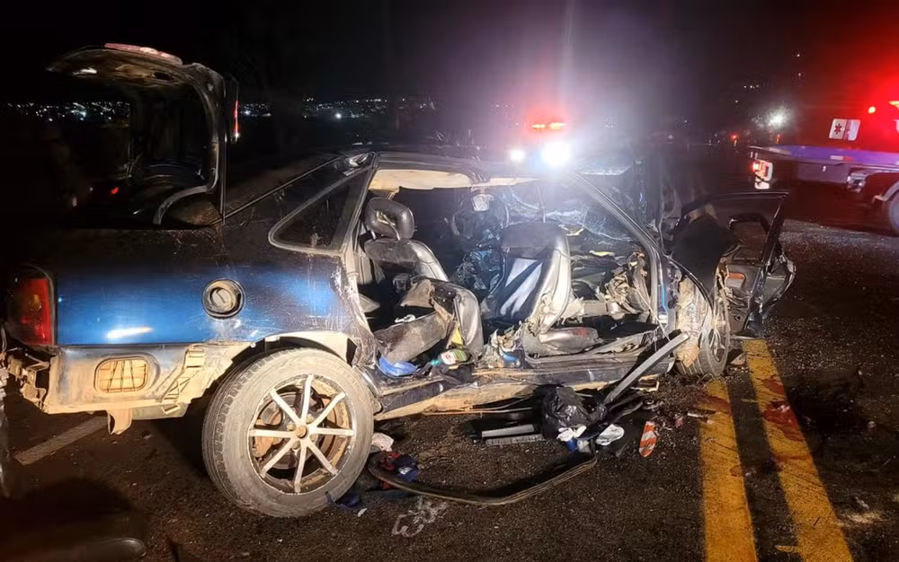 Colisão entre veículos deixa oito mortos e dois feridos em Guaxupé (MG)