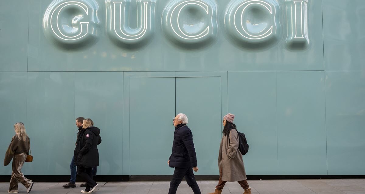 Funcionários da Gucci ameaçam greve por falta de bônus prometido