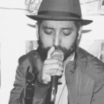Compositor formiguense lança novos singles nas plataformas digitais com letras que cruzam música, psicologia e território