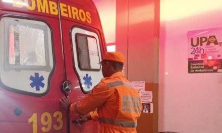Bombeiros atendem ocorrência de queda em comércio de Formiga