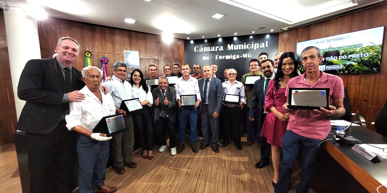 Câmara de Formiga homenageia agricultores com honraria “Vereador Tião do Preto”