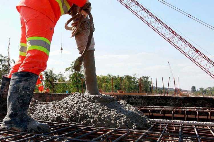 Obras públicas paralisadas diminuem em MG  
