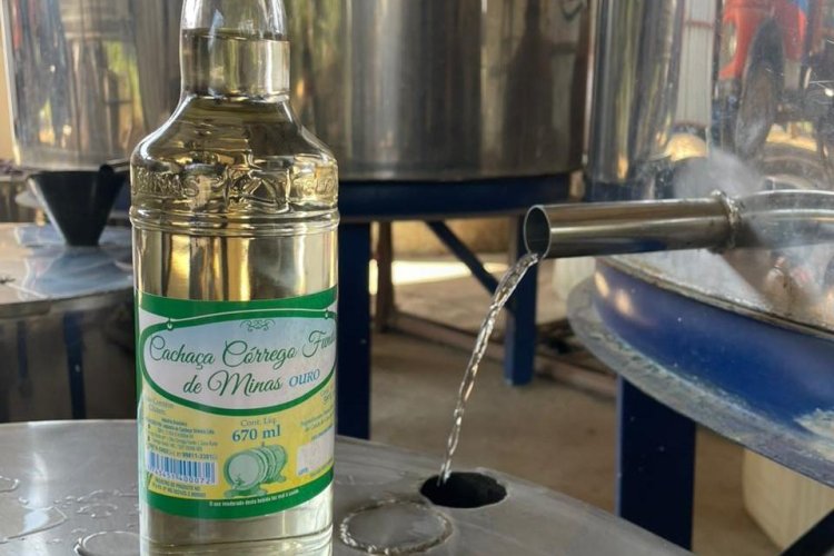 Lei estadual traz otimismo e cautela para produtores de cachaça mineira  