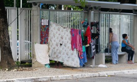 Câmara de Londrina aprova projeto que proíbe permanência de moradores de rua em locais públicos