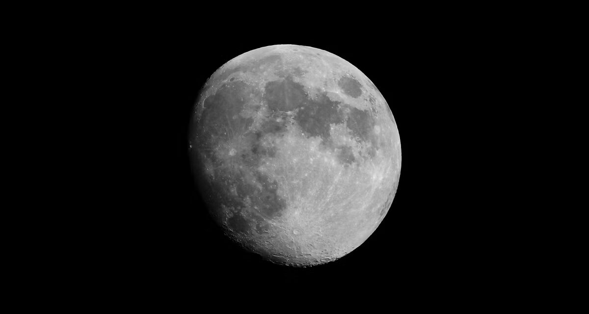 Fenômeno da “Lua Negra” acontece nesta sexta-feira e reacende teorias apocalípticas