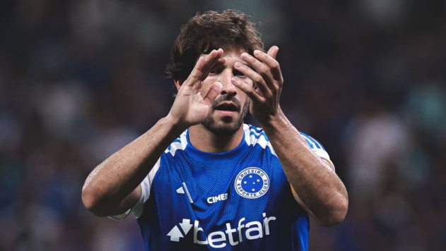 Lucas Silva completa 300 jogos pelo Cruzeiro em clássico contra o Atlético