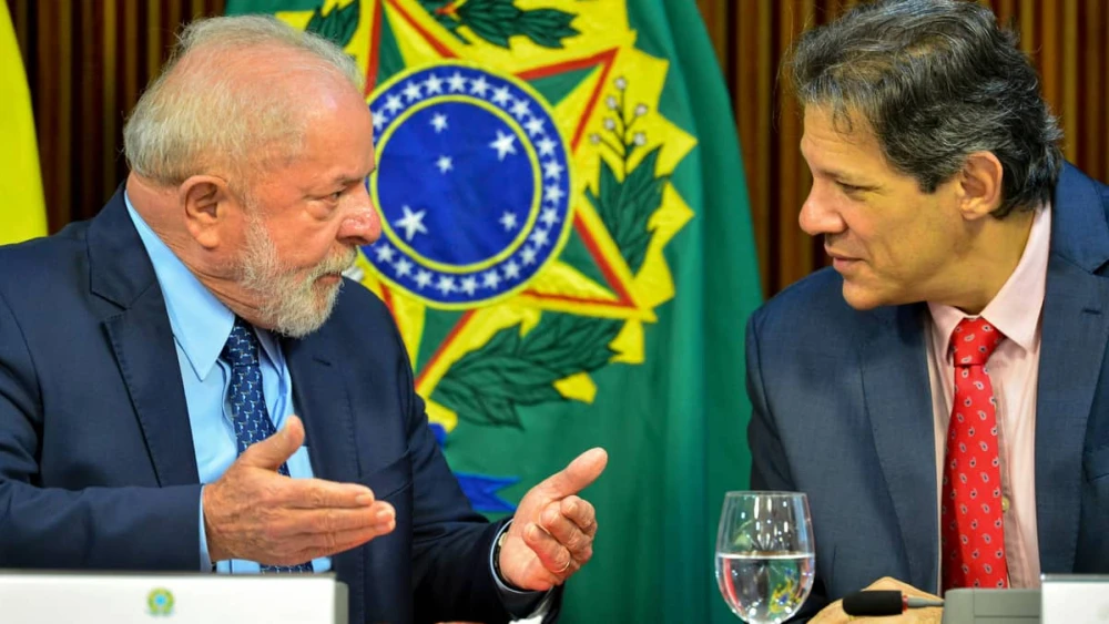 Lula anuncia pacote de R$ 30 bilhões para setores afetados por tarifas dos EUA
