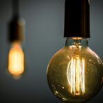 Conta de luz ficará mais cara em agosto devido à bandeira vermelha; especialista dá dicas para economizar
