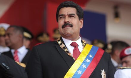 Maduro condena envio de navios de guerra dos EUA e diz que Venezuela não cederá a pressões