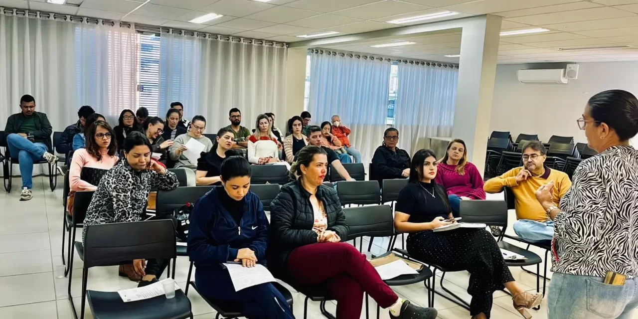 Profissionais de saúde participam de treinamento sobre mamografia em Formiga
