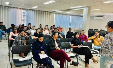 Profissionais de saúde participam de treinamento sobre mamografia em Formiga