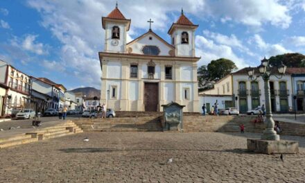 Mariana proíbe população de alimentar pombos em locais públicos para conter riscos à saúde