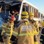 Colisão entre micro-ônibus e carreta mobiliza bombeiros na BR-040