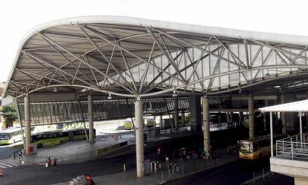 Mulher tem dedo decepado ao pular de plataforma do Move em Belo Horizonte