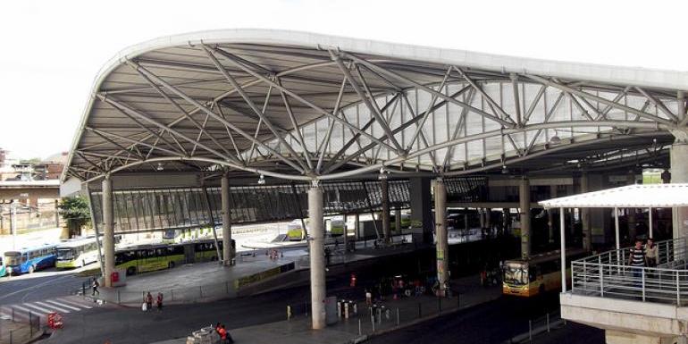 Mulher tem dedo decepado ao pular de plataforma do Move em Belo Horizonte