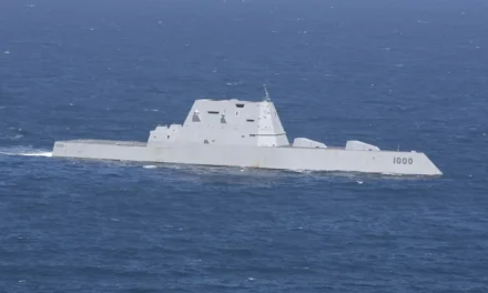 Navios de guerra dos EUA se aproximam da Venezuela para combater cartéis de drogas